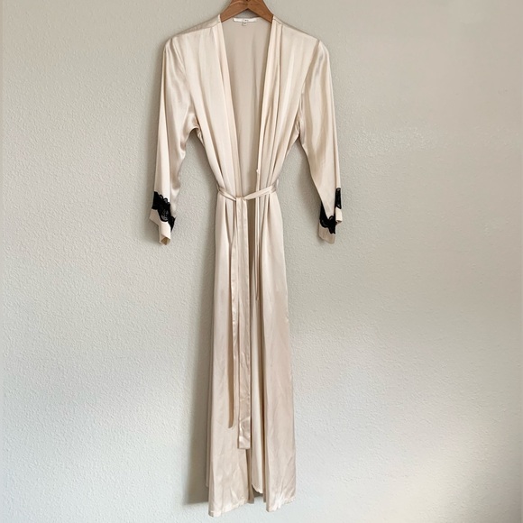 100% Silk Robe - Picture 5 of 15